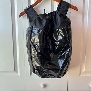 🏕️ Patagonia Ultralight Black Hole® Cinch Pack – Black Glossy‎